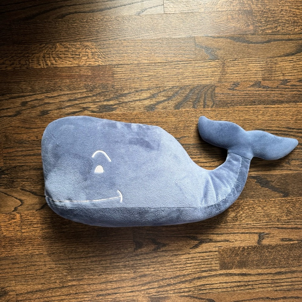 Vineyard Vines Plush Whale Large 20"